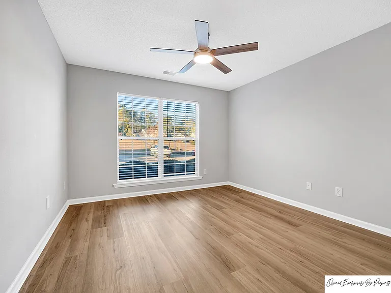 94 Currant Ln — Photo 19