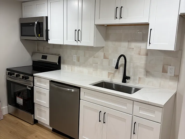 4 Peckham Ave #2 — Photo 3