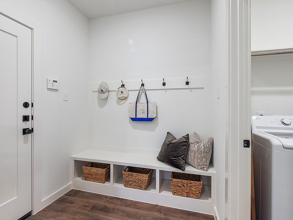 4A | 4 Bed / 2.5 Bath - Entrance