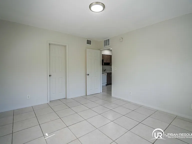 666 NE 80th St #6 — Photo 11