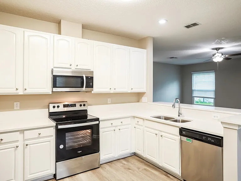 179 Greenfield Dr — Photo 8