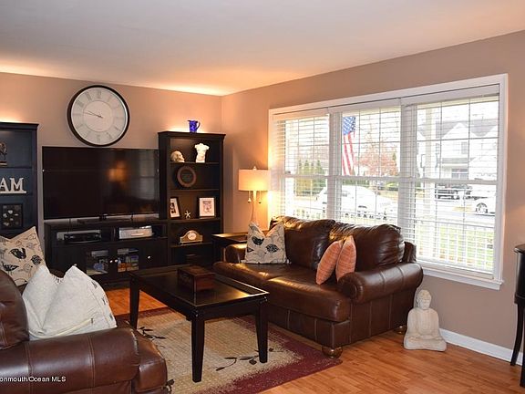 4th image of 1054 Clearwater Ave