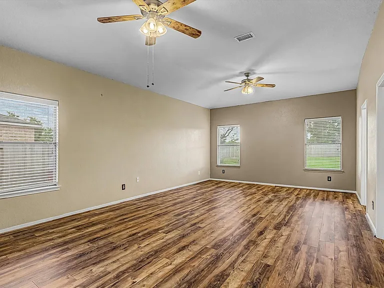 630 W Newport Bnd — Photo 19