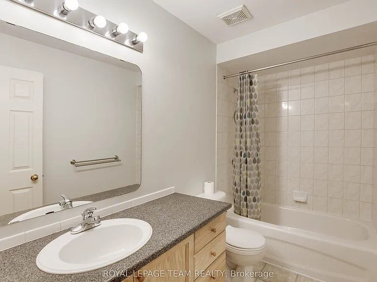 33 Scampton Dr — Photo 23