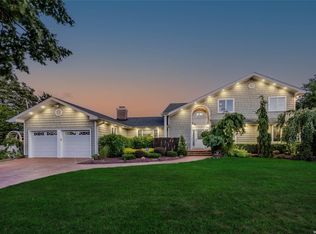 101 Fairwater Ave, Massapequa, NY 11758