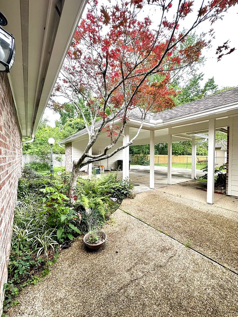 3BD/2BA House Off Perkins between Bluebonnet and Siegen. — Photo 3