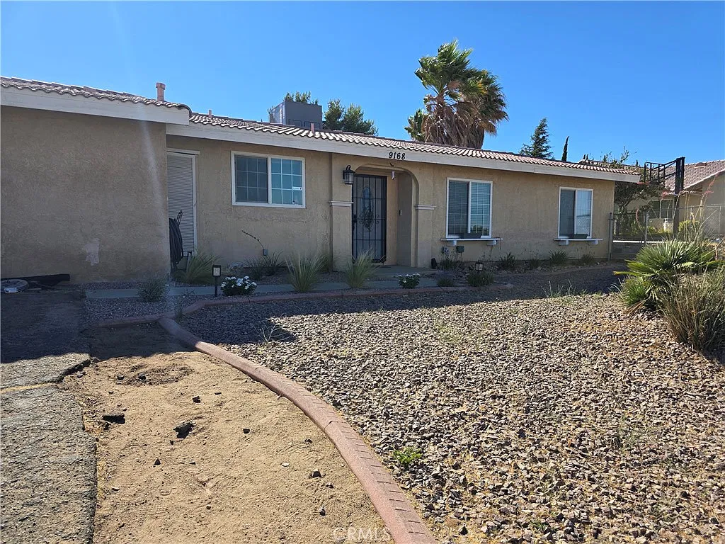 4 bed, 1585 sqft, $3,700 — Photo 2