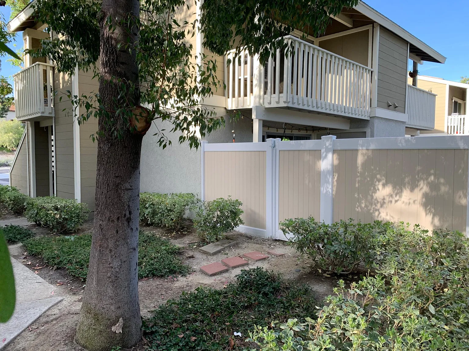 26222 Los Viveros — Photo 3