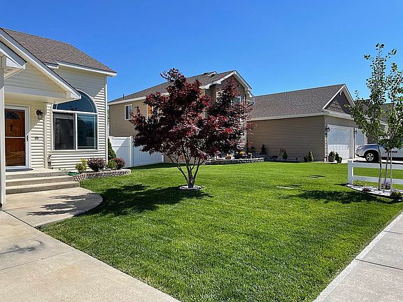 3rd image of 18203 E Michielli Ave