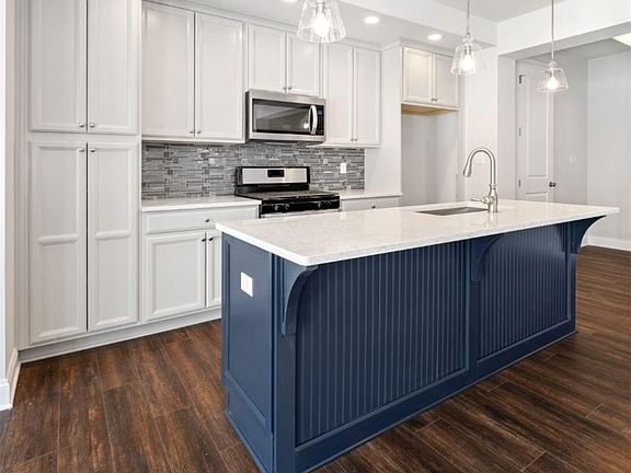 3rd image of 505 Stallings Ln