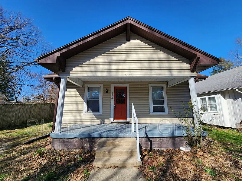 2 bed, 1.0 bath, $975 — Photo 1
