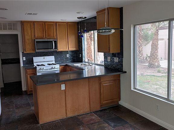 5th image of 2670 Ridgewater Cir