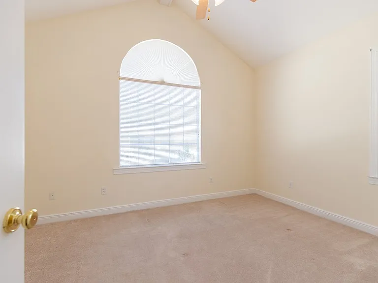 3513 Belmont Cir — Photo 17