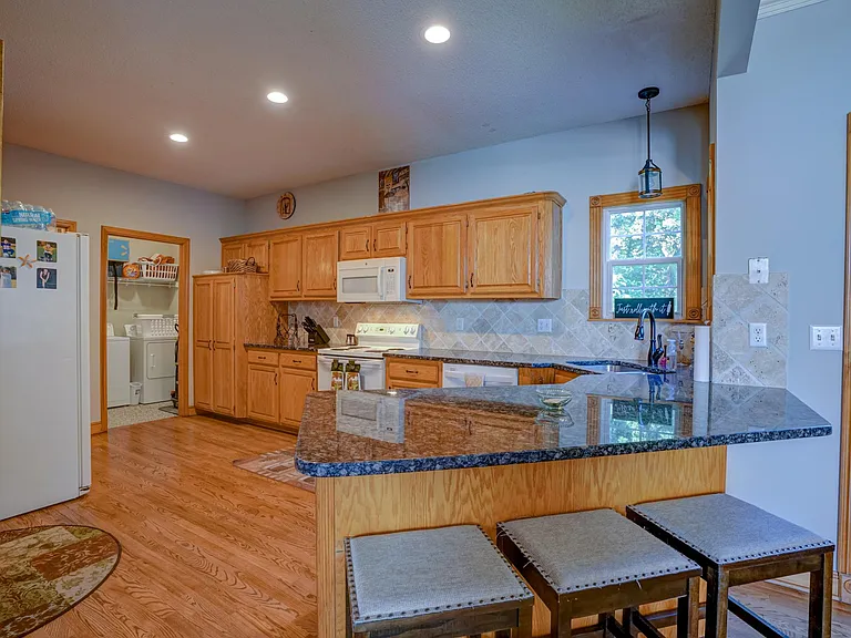 569 Crabapple Ln — Photo 10