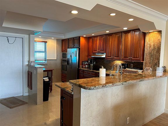 4th image of 1012 N Ocean Boulevard #607