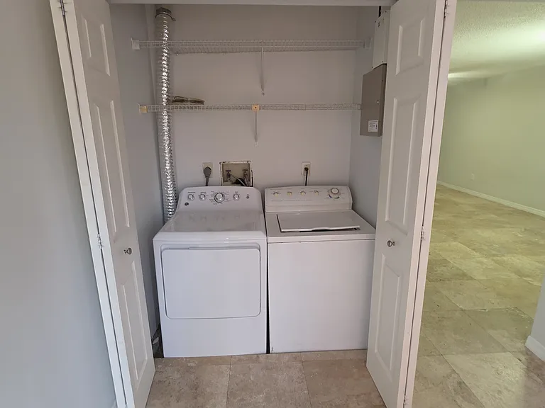 1712 Silver Creek Ct #99 — Photo 6