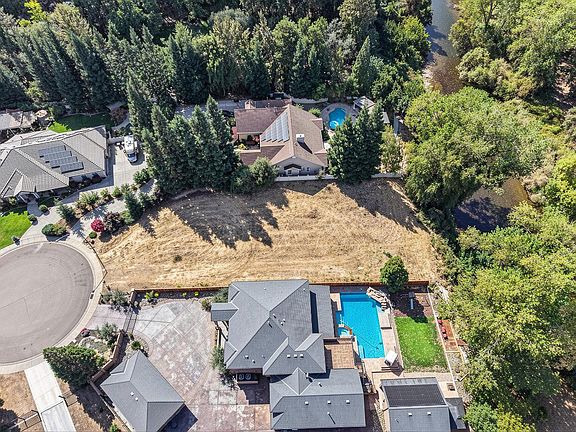 3rd image of 10019 River Ranch Ct