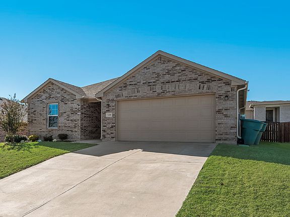 3rd image of 1206 Silverton Dr