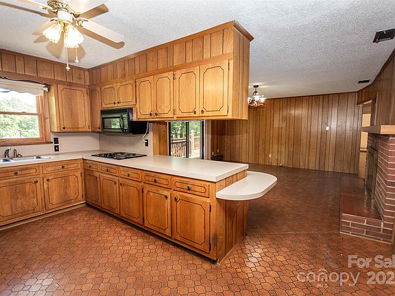 5th image of 431 Bristol Dr