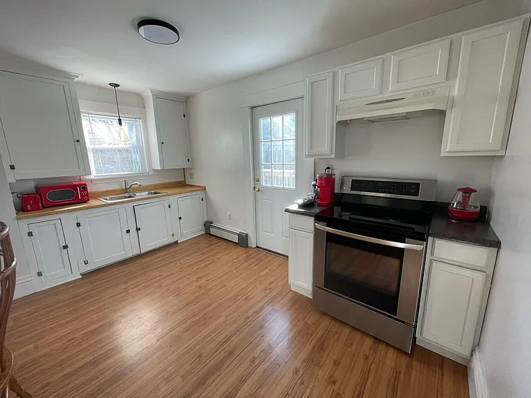 49 Warren St #B — Photo 21