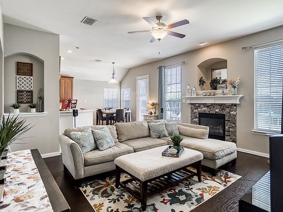 4th image of 2452 Foxwood Ln