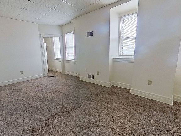 5th image of 202 E King St APT 1