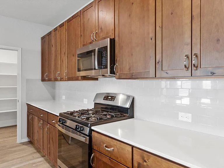 261 Hortus Dr — Photo 10