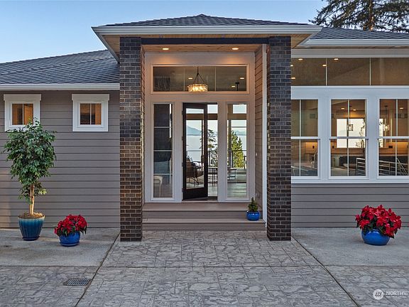 3rd image of 401 Vesper Way