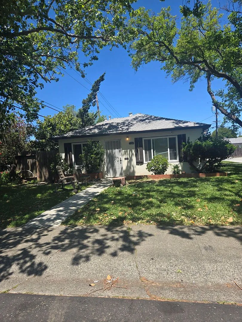 518 Carpenter St — Photo 3