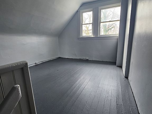 3rd image of 633 Hawthorne Ave #2