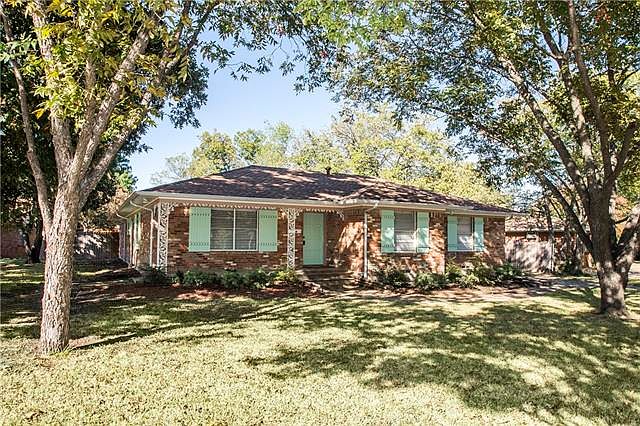 1st image of 3833 Savannah Dr