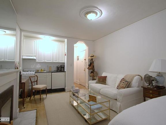 3rd image of 58 E 80th St APT 1A