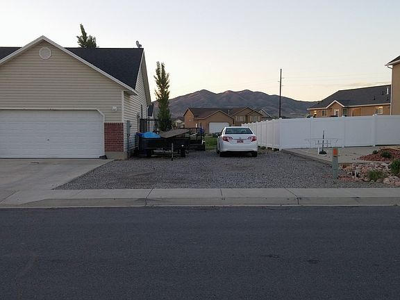 2nd image of 1026 W Woods Dr