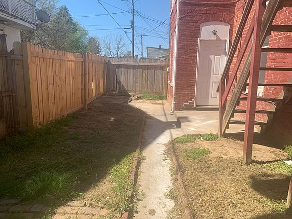 4th image of 124 N West St Unit 1
