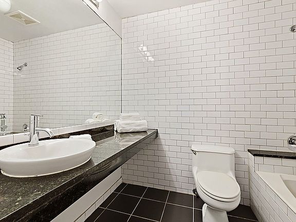 4th image of 176 Johnson St APT 4G