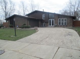 23048 Lakeshore Dr, Richton Park, IL 60471