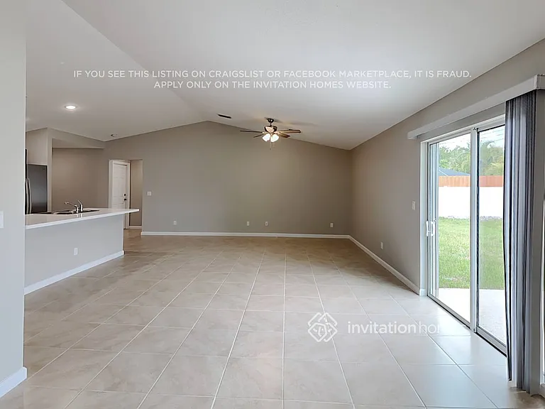 2085 SE Crystal Mist St — Photo 3
