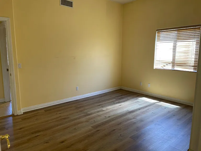 5111 Avenida Oriente — Photo 6