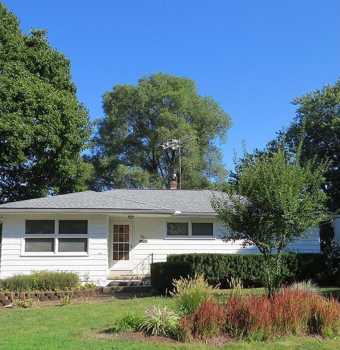 1st image of 821 National Ave