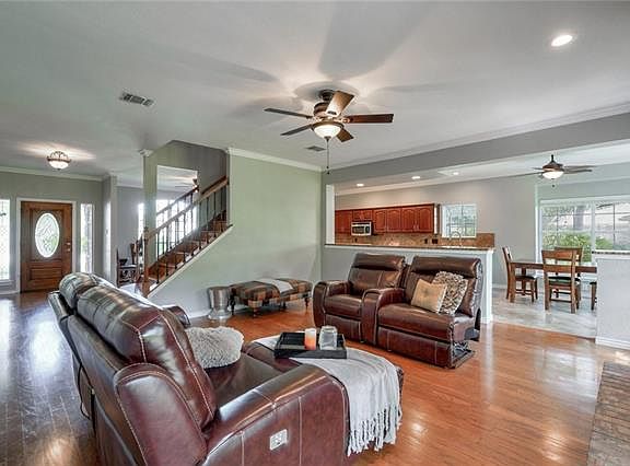 4th image of 308 Plum Dr