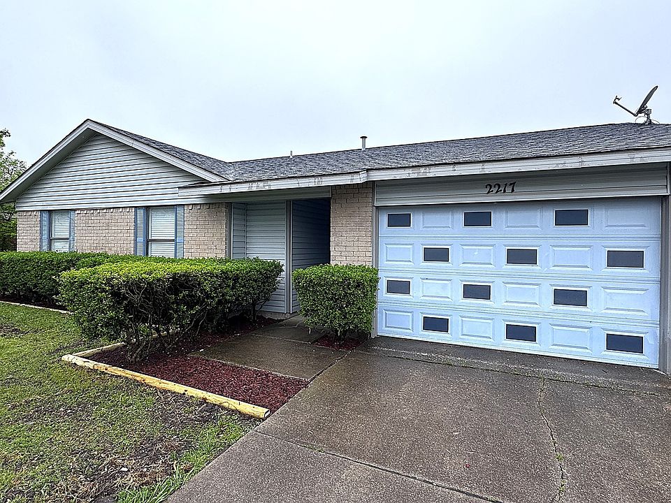 1st image of 2217 Quail Hollow Dr