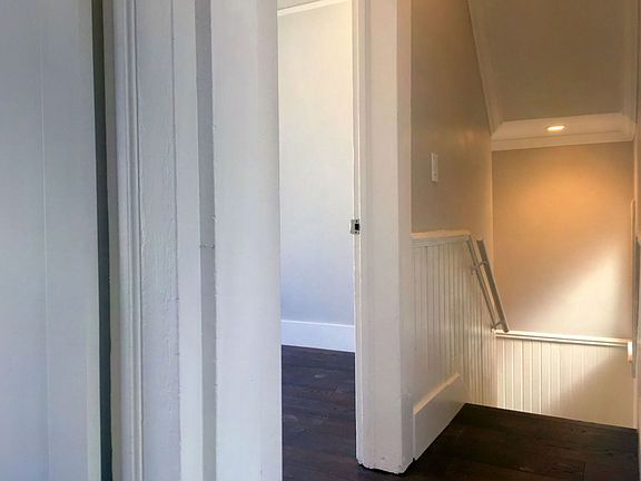 5th image of 1078 York St