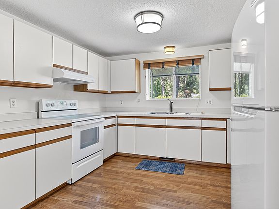 5th image of 90 Shellback Way UNIT 90