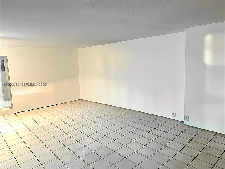 920 NE 199th St #309-3J — Photo 2