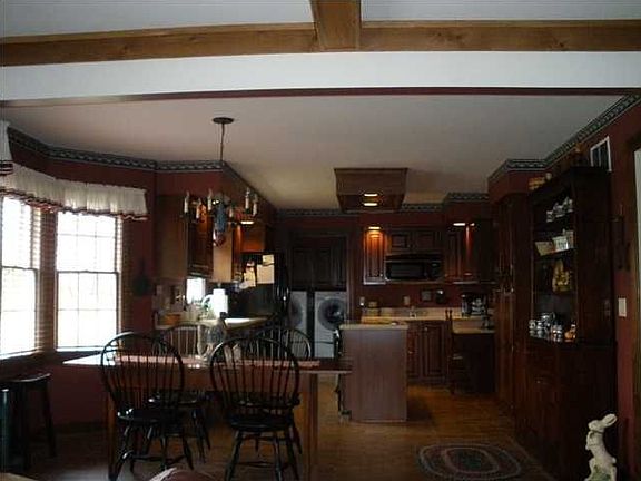 3rd image of 207 Hawthorne Dr