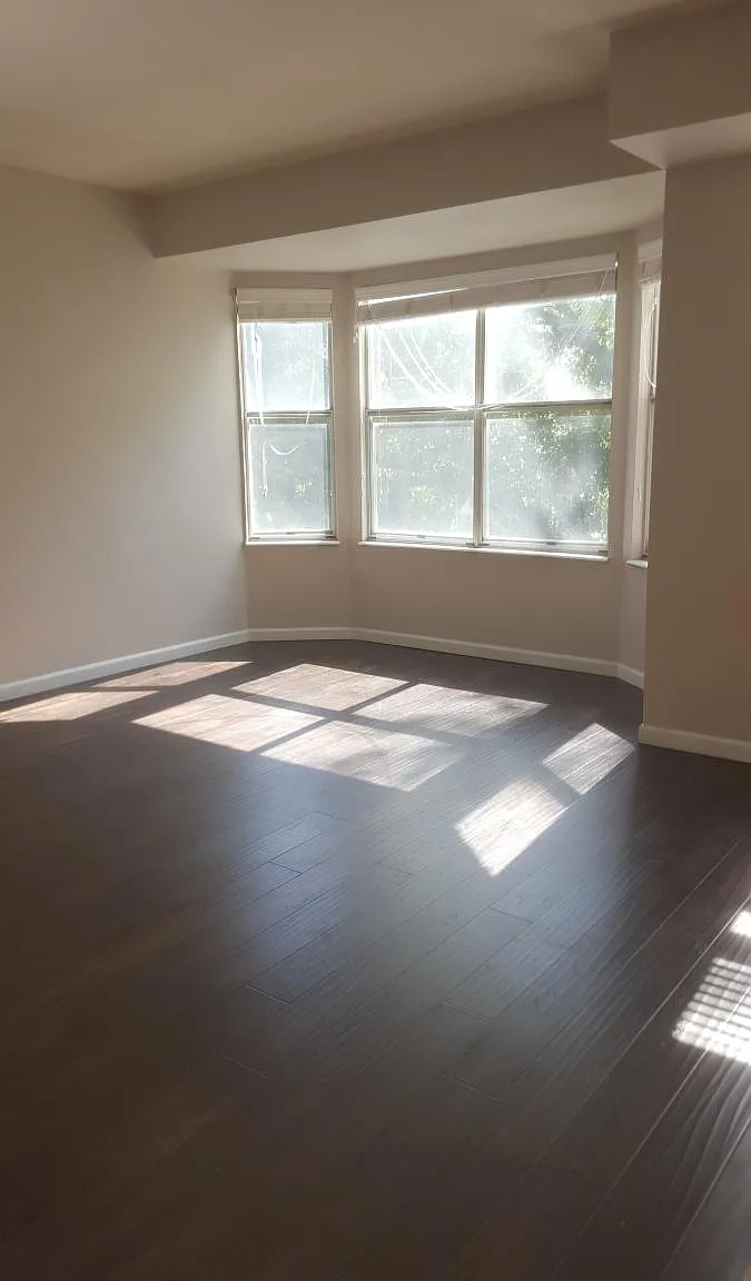 2 bed, 1100 sqft, $1,200 — Photo 2