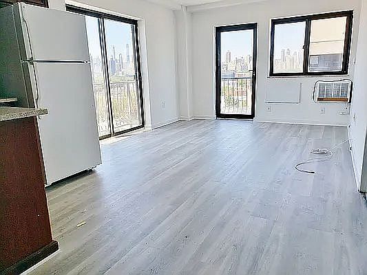 5th image of 27-35 21st St #9CC