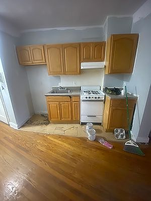 5th image of 580 E 17th St APT 1A