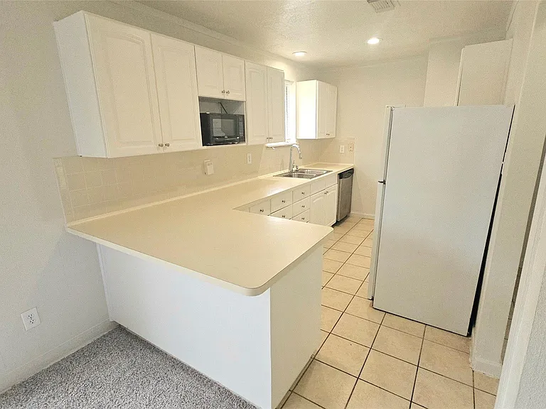 210 Brigadoon Ln — Photo 8