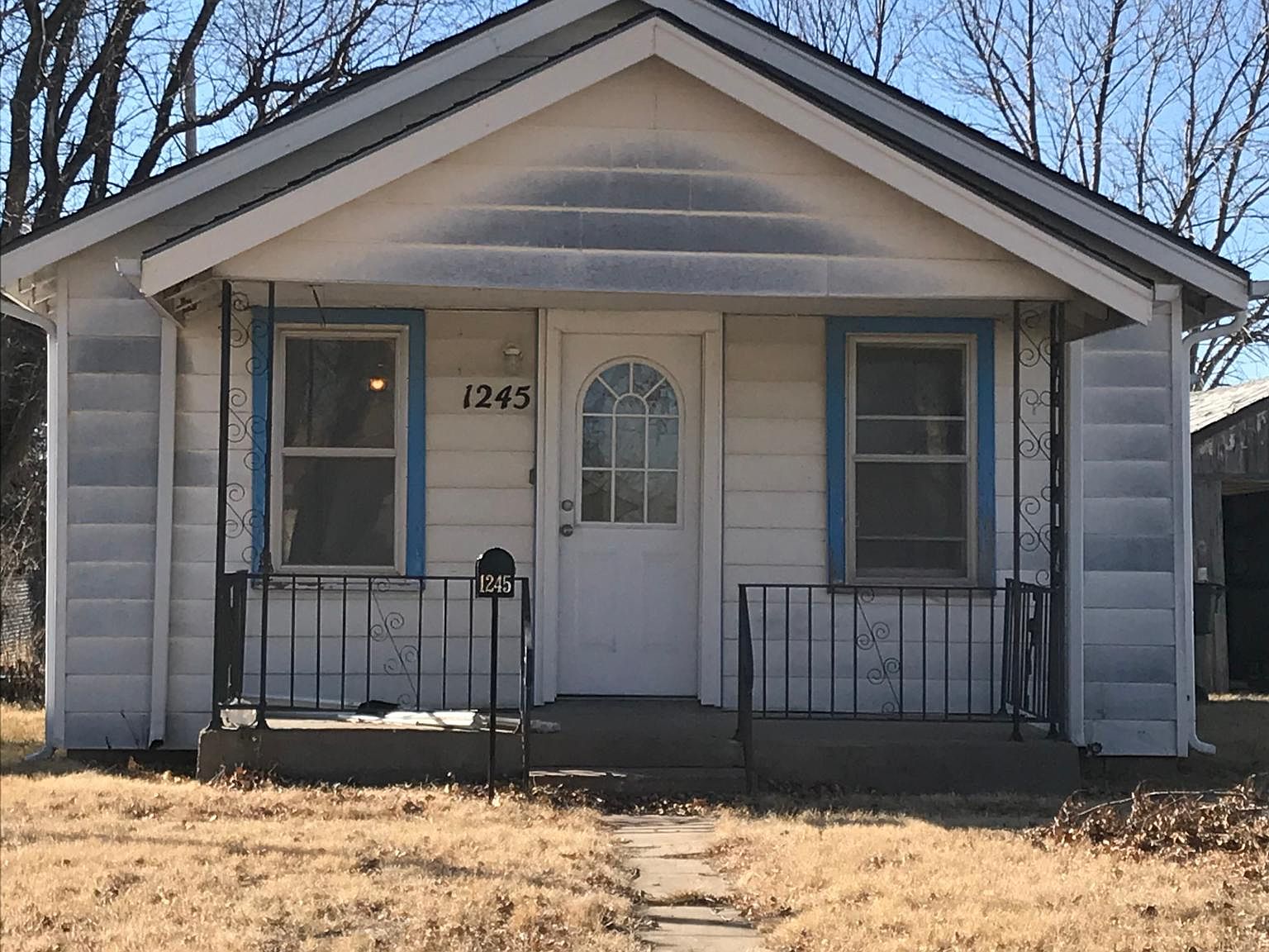 1245 N Center St, Hoisington, KS 67544 Zillow
